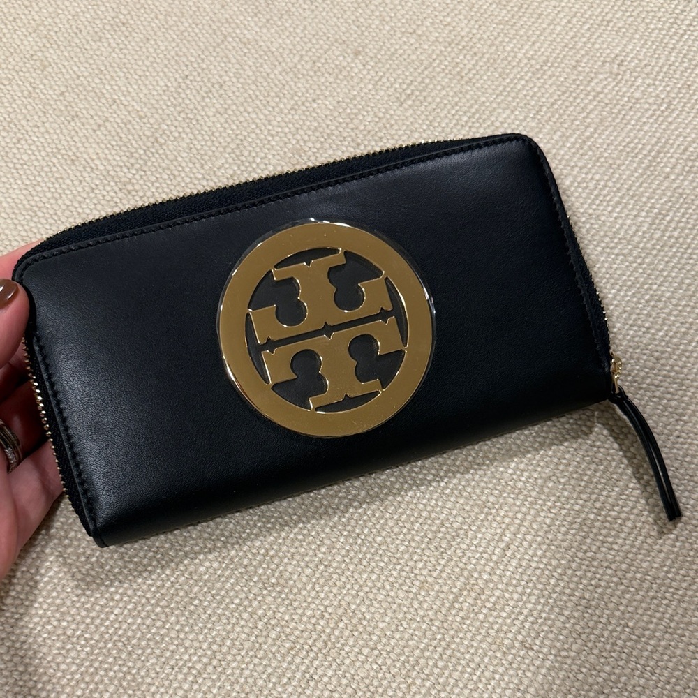 Tory Burch Amanda Zip Continental Wallet - Picture 5 of 5